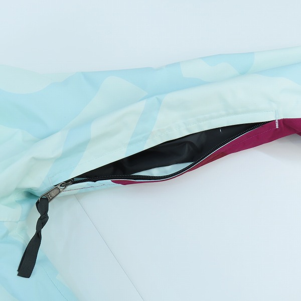 実際に弊社で買取させて頂いたTHE NORTH FACE×KAWS/ノースフェイス×カウズ 22SS Retro 1986 Mountain Jacket NF0A7WLW/Sの画像 6枚目