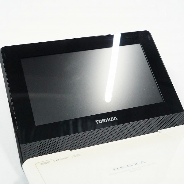 実際に弊社で買取させて頂いたTOSHIBA/東芝 SD-P77SL REGZA 7V型 ポータブルDVDプレーヤー 動作未確認の画像 4枚目