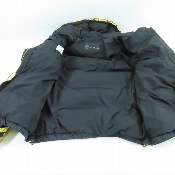 実際に弊社で買取させて頂いた【JPタグ】VERSACE/ヴェルサーチ バロック柄/総柄 ダウンジャケット A81908/46の画像 7枚目