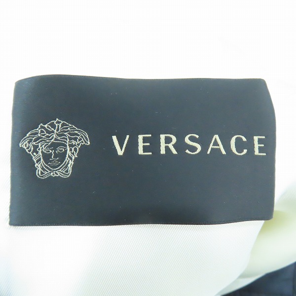 実際に弊社で買取させて頂いた【JPタグ】VERSACE/ヴェルサーチ 総柄 キルティング ボンバージャケット/MA-1 A77521/44の画像 3枚目