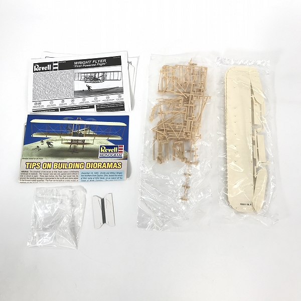 実際に弊社で買取させて頂いた【未組立】Revell/レベル 1/39 Wright Flyer/1/300 DDE-445 U.S.S.Fletcher  米駆逐艦 フレッチャー プラモデル 2点セットの画像 1枚目