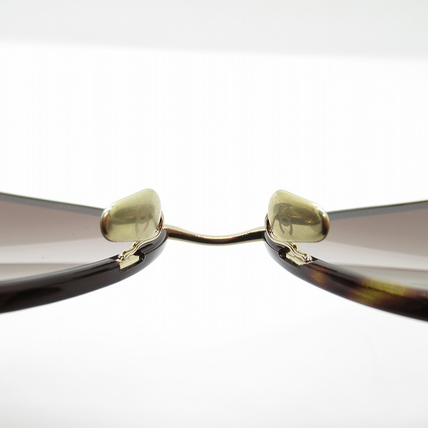 実際に弊社で買取させて頂いたCHANEL/シャネル 24SS サングラス バタフライ シェイプ ケース付き 4283 c.429/S9の画像 6枚目