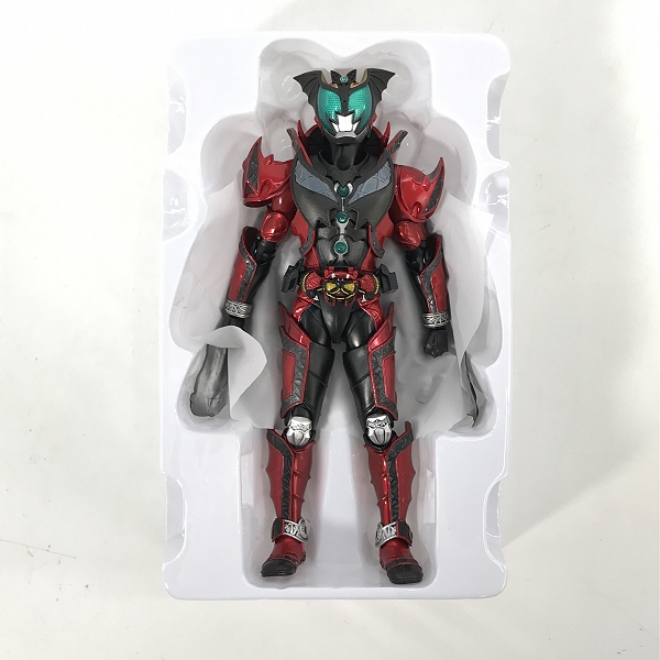 実際に弊社で買取させて頂いたBANDAI SPIRITS/バンダイスピリッツ S.H.Figuarts 真骨彫製法 仮面ライダーキバ ダークキバ フィギュアの画像 1枚目