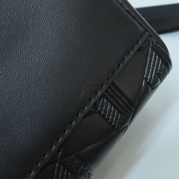 実際に弊社で買取させて頂いたLACOSTE/ラコステ  レザーモノグラムプリントショルダーポーチ/バッグ NH4398MRの画像 6枚目