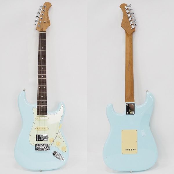 実際に弊社で買取させて頂いた★Bacchus/バッカス UNIVERSE SERIES ストラトキャスターType SSH エレキギター ソフトケース付の画像 1枚目