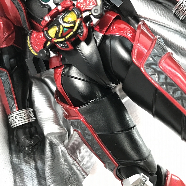 実際に弊社で買取させて頂いたBANDAI SPIRITS/バンダイスピリッツ S.H.Figuarts 真骨彫製法 仮面ライダーキバ ダークキバ フィギュアの画像 3枚目