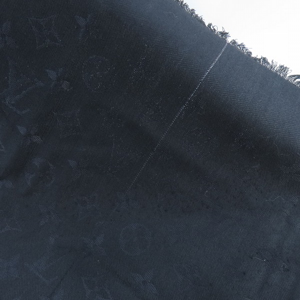 実際に弊社で買取させて頂いた【JPタグ】LOUIS VUITTON/ルイヴィトン ショール・モノグラム シルク/ウール混 大判ストール ブラック M71329の画像 4枚目