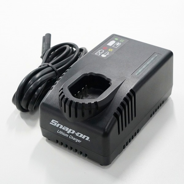 実際に弊社で買取させて頂いたSnap-on/スナップオン CTC772A 14.4V 充電器 バッテリーチャージャー 動作未確認