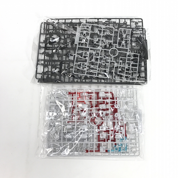 実際に弊社で買取させて頂いた【未組立】BANDAI/バンダイスピリッツ RG 1/144 RX-78-2 ガンダム Ver.2.0 プラモデル/ガンプラ ディスプレイスタンド付きの画像 3枚目