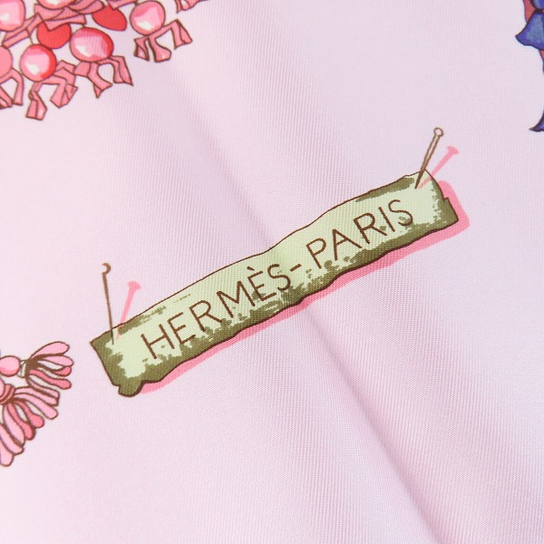 実際に弊社で買取させて頂いたHERMES/エルメス カレ90 Passementerie 紐飾り シルク大判スカーフの画像 2枚目