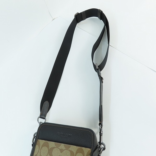 実際に弊社で買取させて頂いたCOACH/コーチ サリバン クロスボディ ブロックド シグネチャー キャンバス ショルダーバッグ CC090の画像 2枚目