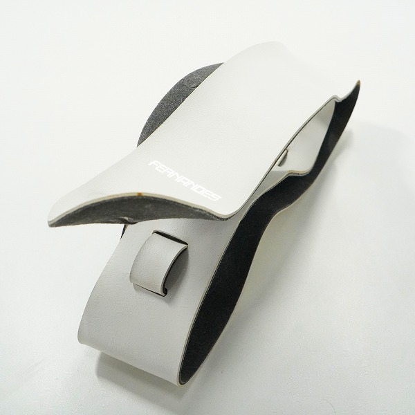 実際に弊社で買取させて頂いたFERNANDES/フェルナンデス レザー調 ストラップ ギターストラップ ベースストラップ ホワイト系