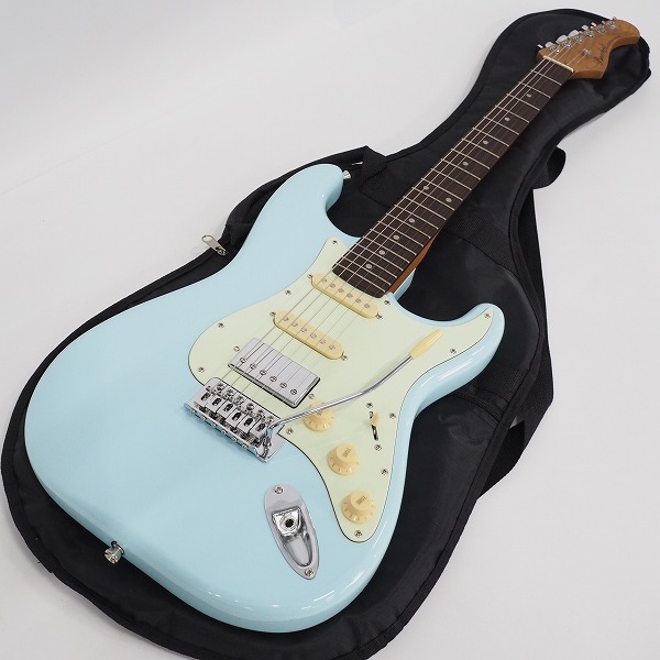 実際に弊社で買取させて頂いた★Bacchus/バッカス UNIVERSE SERIES ストラトキャスターType SSH エレキギター ソフトケース付