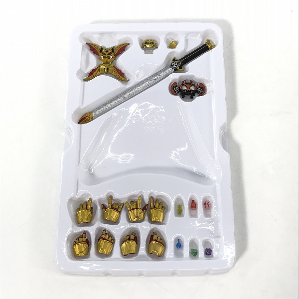 実際に弊社で買取させて頂いたBANDAI SPIRITS/バンダイスピリッツ S.H.Figuarts 真骨彫製法 仮面ライダーキバ エンペラーフォーム フィギュアの画像 4枚目