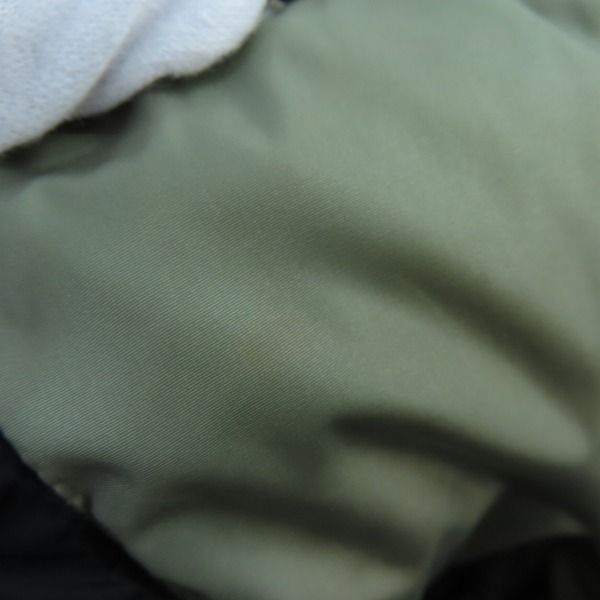 実際に弊社で買取させて頂いた【JPタグ】PRADA/プラダ ナイロンダウンジャケット SGA407/46　の画像 9枚目