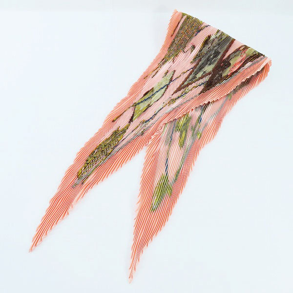 実際に弊社で買取させて頂いたHERMES/エルメス プリーツカレ Memoire d'Hermes エルメスの思い出 シルク スカーフ