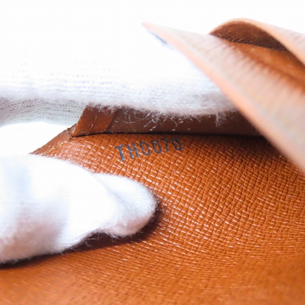 実際に弊社で買取させて頂いたLOUIS VUITTON/ルイヴィトン モノグラム ポルトトレゾール インターナショナル 3つ折り長財布/M61215の画像 6枚目