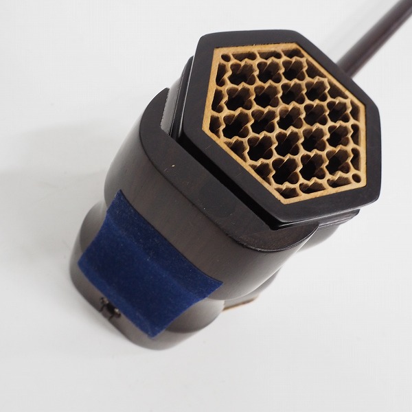 実際に弊社で買取させて頂いた★【難有り】中国民族楽器 二胡  黄建洪精製 明清 蛇革 ソフトケース付きの画像 7枚目