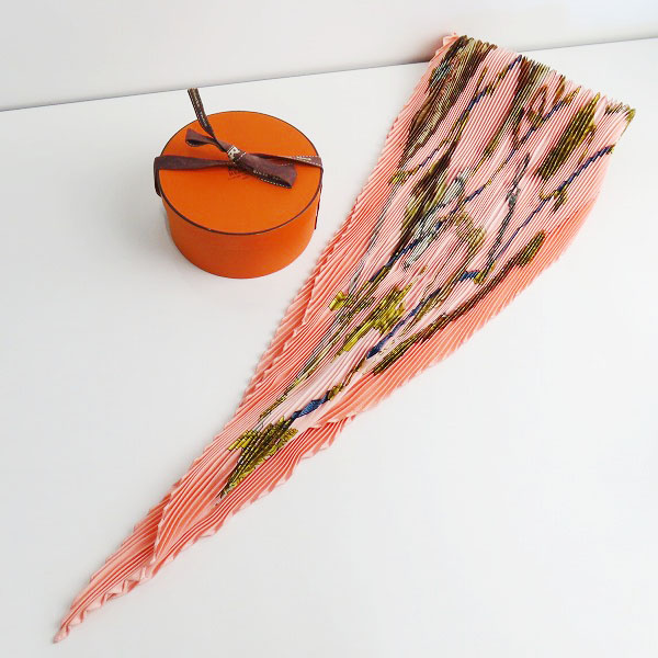 実際に弊社で買取させて頂いたHERMES/エルメス プリーツカレ Memoire d'Hermes エルメスの思い出 シルク スカーフの画像 7枚目