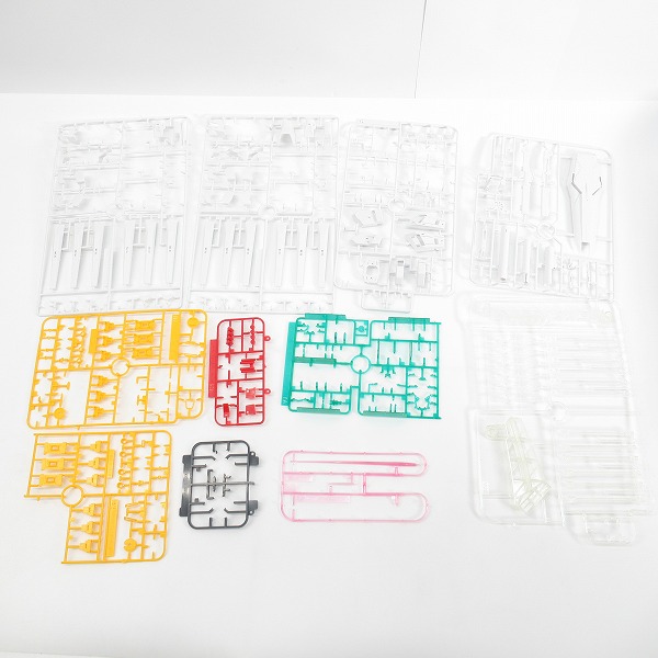 実際に弊社で買取させて頂いた【手付/ジャンク扱い】BANDAI/バンダイスピリッツ MG 1/100 νガンダム/サザビー Ver.Ka 2点セット/ガンプラ/逆襲のシャアの画像 4枚目