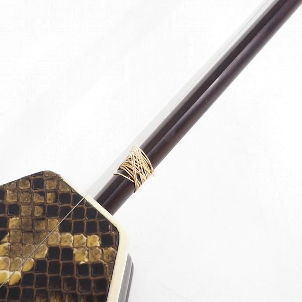 実際に弊社で買取させて頂いた★【難有り】中国民族楽器 二胡  黄建洪精製 明清 蛇革 ソフトケース付きの画像 4枚目