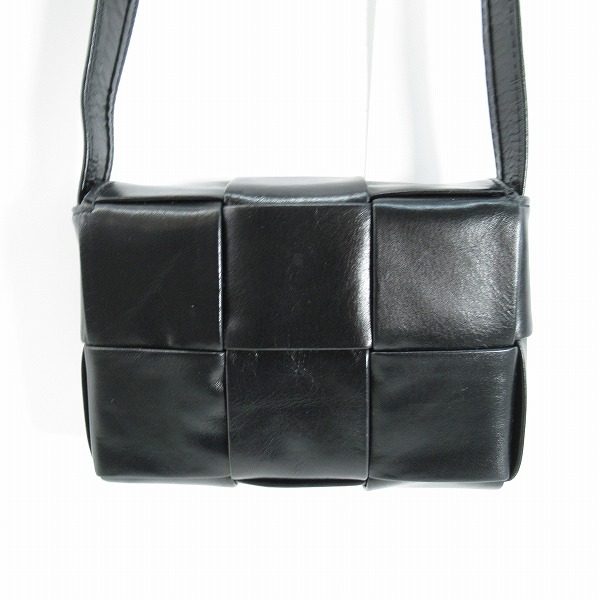実際に弊社で買取させて頂いたBOTTEGA VENETA/ボッテガヴェネタ クロスボディバッグ/ショルダーバッグ ブラック 667048 VCQ72の画像 1枚目