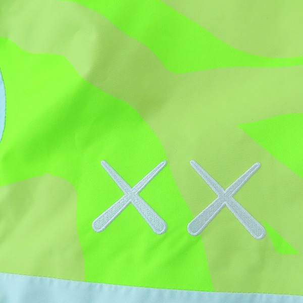 実際に弊社で買取させて頂いたTHE NORTH FACE×KAWS/ノースフェイス×カウズ 22SS Retro 1986 Mountain Jacket/マウンテンジャケット NF0A7WLW/Mの画像 3枚目