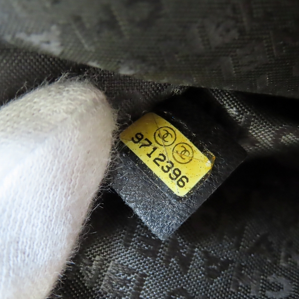 実際に弊社で買取させて頂いたCHANEL/シャネル カメリアキーホルダー付きチェーンハンドバッグの画像 6枚目