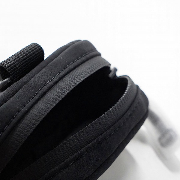 実際に弊社で買取させて頂いた【未使用】MAISON KITSUNE/メゾンキツネ NM05372WQ4034 FLASH FOX EARBUD CASE イヤホンケースの画像 5枚目