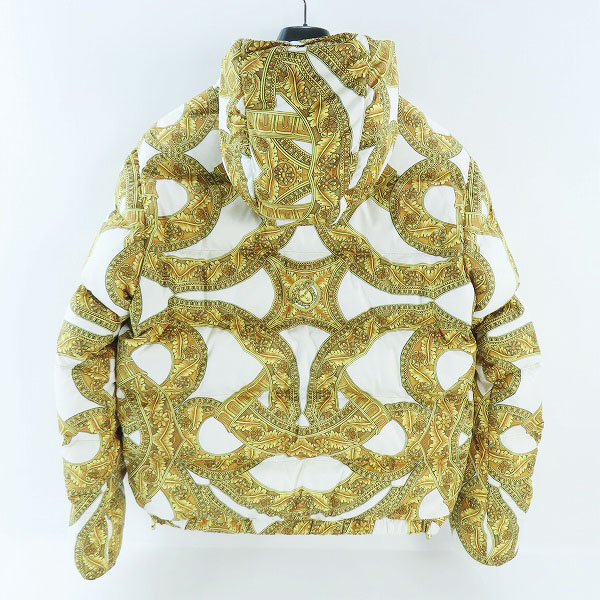 実際に弊社で買取させて頂いた【JPタグ】VERSACE/ヴェルサーチ 13FW バロッコ柄/総柄 ダウンジャケット A67619 A212277 13FW/46の画像 1枚目