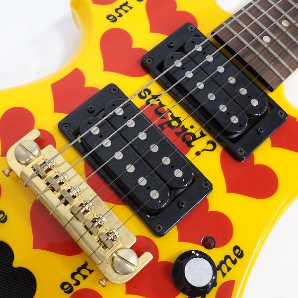 実際に弊社で買取させて頂いた★FERNANDES Burny/バーニー YH-JR.HY 2009 X Japan hideモデル イエローハート アンプ内蔵 ミニエレキギター ケース付の画像 5枚目