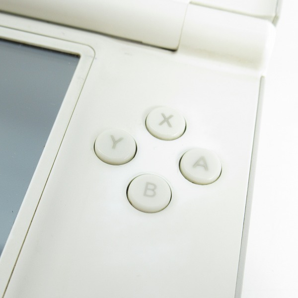 実際に弊社で買取させて頂いた任天堂/Nintendo ニンテンドー DSi LL ナチュラルホワイト 本体 UTL-001【簡易動作確認済】の画像 6枚目