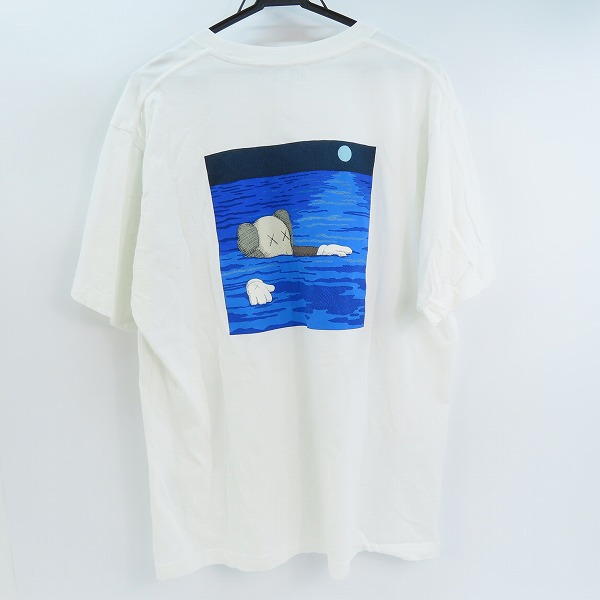 実際に弊社で買取させて頂いたUNIQLO×KAWS/ユニクロ×カウズ キャラデザイン Tシャツ /XLの画像 1枚目