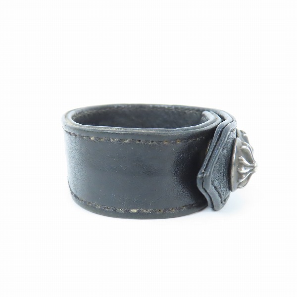 実際に弊社で買取させて頂いたCHROME HEARTS/クロムハーツ 3ボタン2スナップ レザー ブレスレット クロスボタンの画像 4枚目