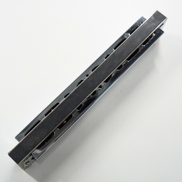 実際に弊社で買取させて頂いたM.SUZUKI/スズキ SU-21W Humming 高級ハミング 21穴 複音ハーモニカ Cm調 ハーモニカ ケース付きの画像 5枚目
