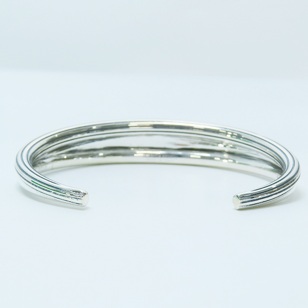 実際に弊社で買取させて頂いたBOTTEGA VENETA/ボッテガヴェネタ Ag925/シルバー925 グリーンエナメル カフバングル 708427 V5081の画像 3枚目