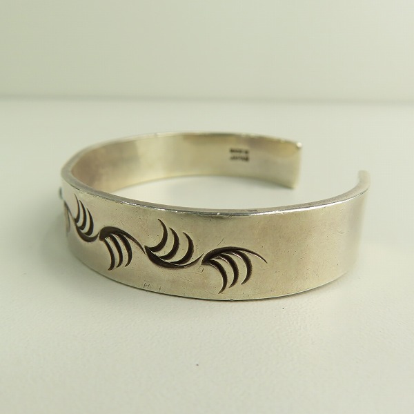 実際に弊社で買取させて頂いたARIZONA FREEDOM/アリゾナフリーダム K18 太陽神 石付き 唐草 バングルの画像 2枚目