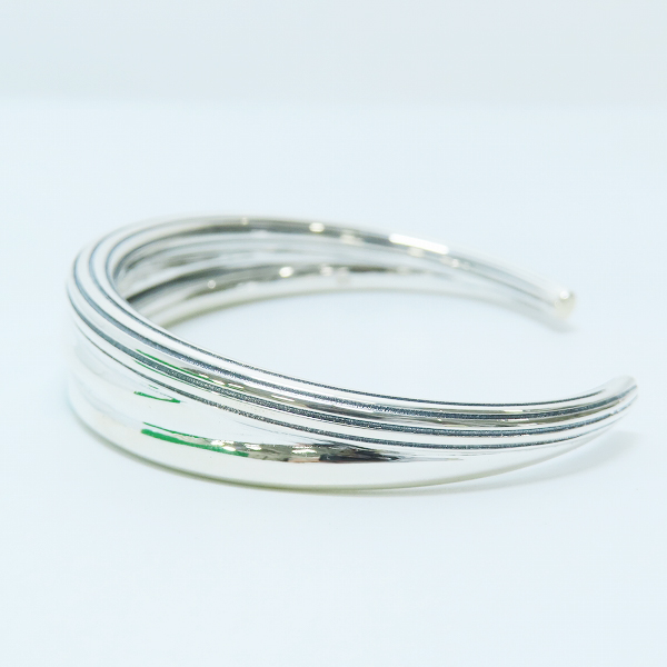 実際に弊社で買取させて頂いたBOTTEGA VENETA/ボッテガヴェネタ Ag925/シルバー925 グリーンエナメル カフバングル 708427 V5081の画像 2枚目