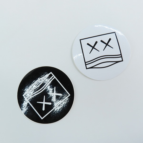 実際に弊社で買取させて頂いたKAWS x Pake/カウズ×パケ KAWS TOKYO FRIST限定カラー ジッパー/ジップロックセットの画像 3枚目