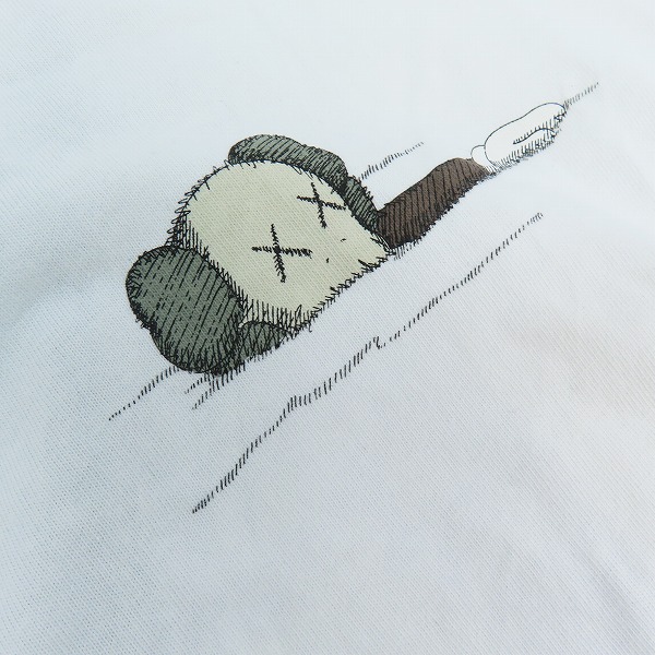 実際に弊社で買取させて頂いたUNIQLO×KAWS/ユニクロ×カウズ キャラデザイン Tシャツ /XLの画像 5枚目
