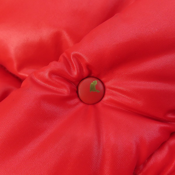 実際に弊社で買取させて頂いたMONCLER/モンクレール ダウンジャケット レッド G32-003 D90-201/2の画像 7枚目