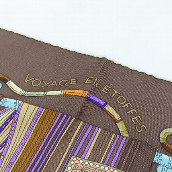 実際に弊社で買取させて頂いたHERMES/エルメス カレ90  Voyage en Etoffes 世界の布地を巡る旅 シルク大判スカーフの画像 4枚目