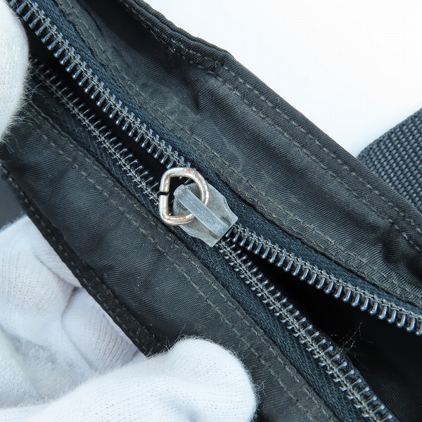 実際に弊社で買取させて頂いた【ジャンク】PRADA/プラダ 三角ロゴプレート ナイロン ショルダーバッグの画像 5枚目