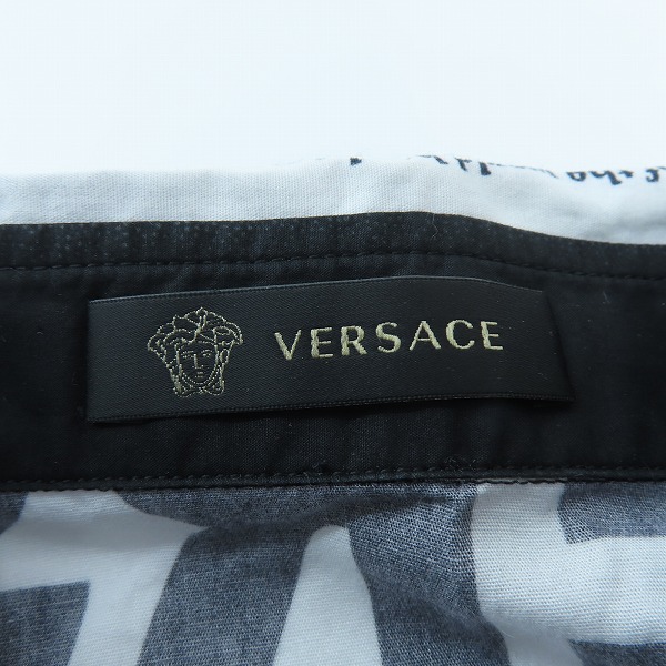 実際に弊社で買取させて頂いた【JPタグ】VERSACE/ヴェルサーチ 文字 総柄 長袖 ボタン シャツ A77215 A229318 PEVO/19/40の画像 2枚目