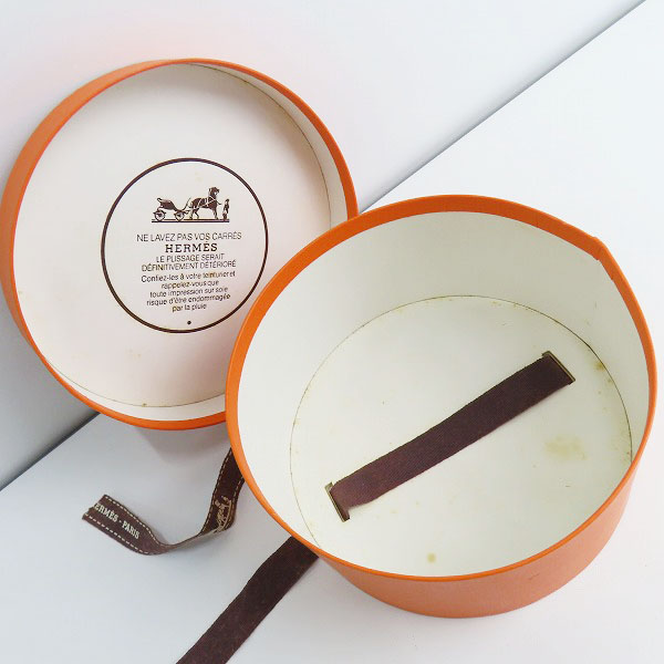 実際に弊社で買取させて頂いたHERMES/エルメス プリーツカレ Memoire d'Hermes エルメスの思い出 シルク スカーフの画像 8枚目