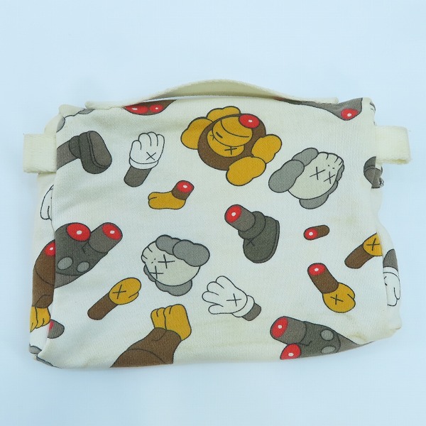 実際に弊社で買取させて頂いたa bathing ape × kaws/アベイジングエイプ×カウズ baby milo store ポーチの画像 1枚目