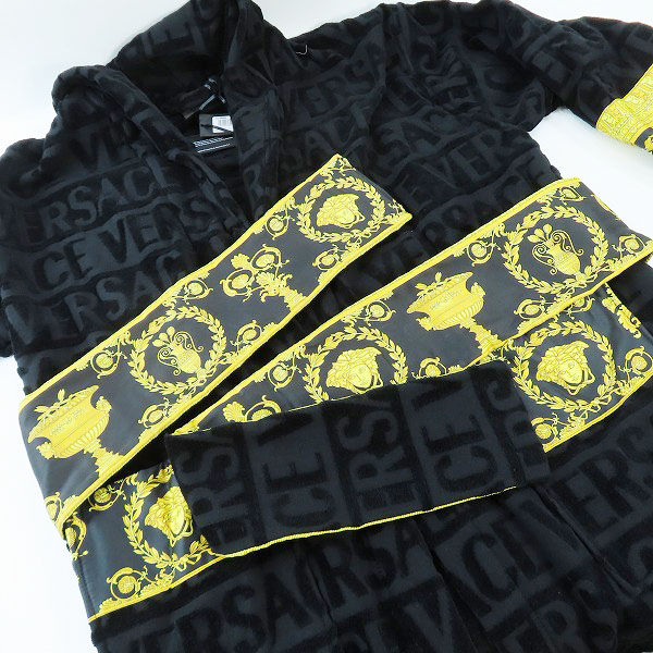 実際に弊社で買取させて頂いた【未使用】VERSACE/ヴェルサーチ バスローブ/ラウンジウェア ZACJ00008-ZCOSP052/Sの画像 6枚目