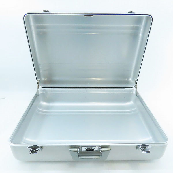 実際に弊社で買取させて頂いたZERO HALLIBURTON/ゼロハリバートン スーツケース シルバーの画像 4枚目