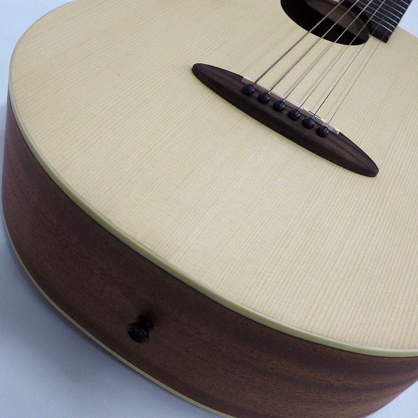 実際に弊社で買取させて頂いた★aNueNue Guitar/アヌエヌエ  Bird M1 ミニアコースティックギター/アコギ ギグケース付の画像 6枚目