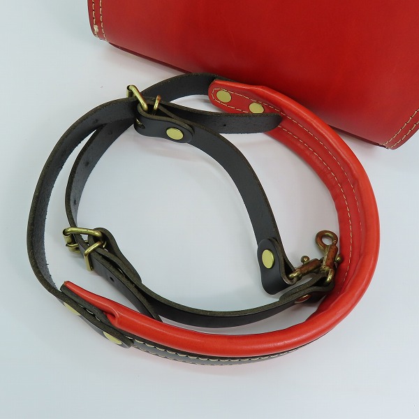 実際に弊社で買取させて頂いたHERZ/ヘルツ ラウンドファスナー 2way レザー ハンドバッグ/ショルダーバッグ レッド×ブラックの画像 6枚目
